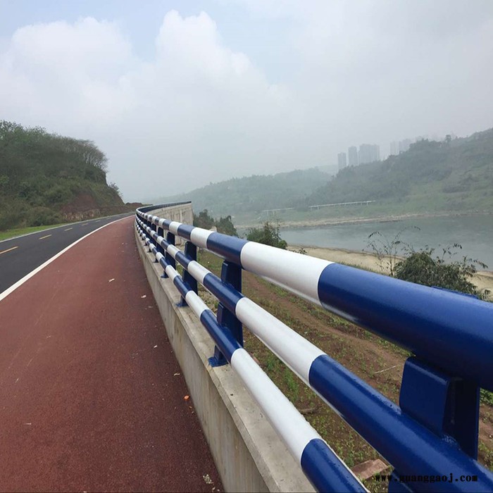 鑫海达 高速公路防撞护栏 公路防撞护栏 城市道路防撞护栏高速公路防撞护栏厂家 长期现货
