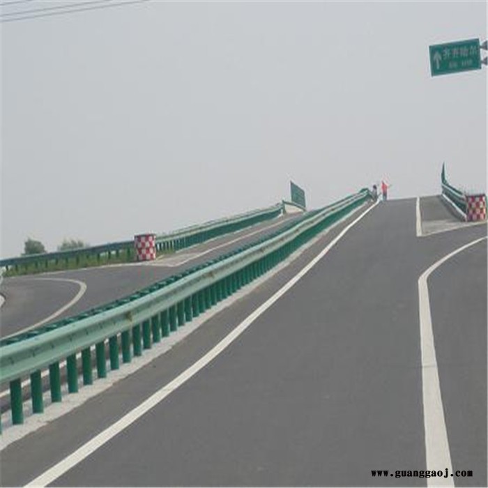 高速公路护栏网 公路高速护栏网 高速公路护拦价格 实力大厂，快速发货图2