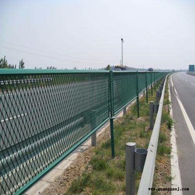 朋英 供应 高速公路防眩网 喷塑建筑护栏钢板网 菱形安全防护栏