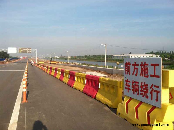 水马围挡批发 注水围挡批发 围挡厂家 南京卡特兰交通图3