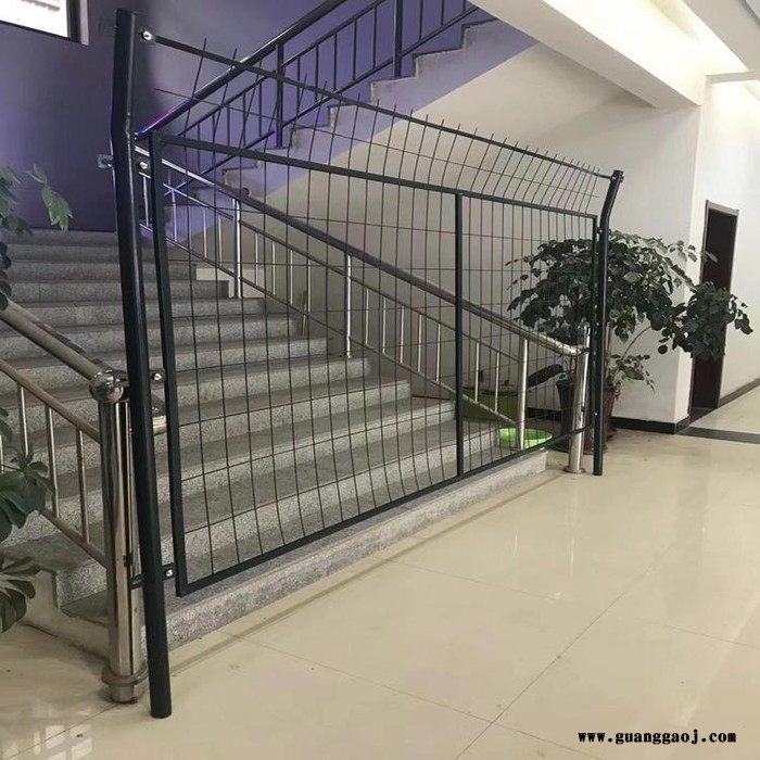 臣运丝网制造 高速公路护栏网 高速公路护栏网厂家  金属护栏网  匠心品质 价格美丽 厂家发货 欢迎来电咨询图2
