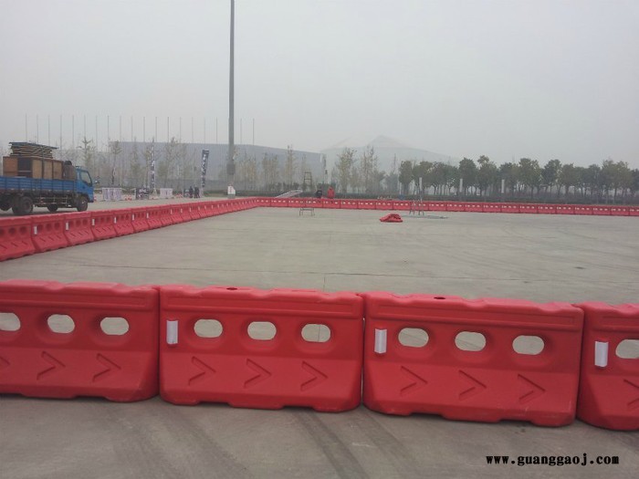 南京水马围挡 注水围挡批发 三孔大水马厂家生产图7