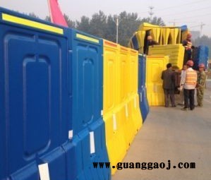 东营盛世达注水式施工围栏_市政围档_路障高围挡塑料水马①③⑦⑨③②①③0⑧0图5
