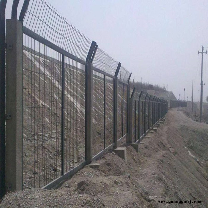 朋英护栏网直销 扁铁框架护栏网 高速公路框架护栏网防护网 围栏网图4