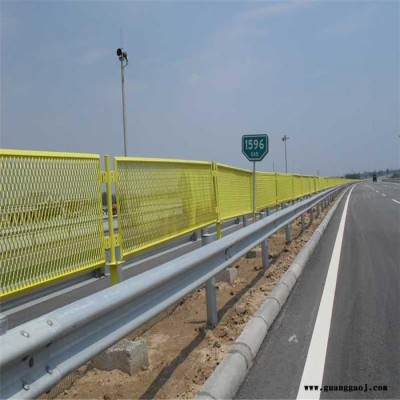 厂家销售 高速公路中央钢板网 拉伸护栏网 浸塑拉伸护栏网  长期供应