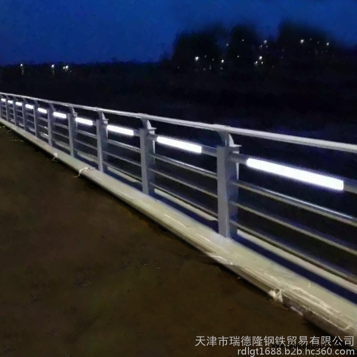 高速公路方管护栏 乐园栏杆 11厚钢管 现货销售 天津瑞德隆图2