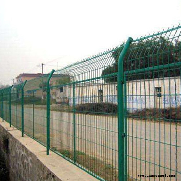 供应高速公路护栏网  围栏  隔离栅  养殖场护栏网   圈地护栏网  框架护栏网   围栏网图7