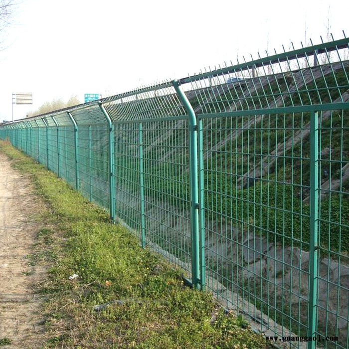 供应高速公路护栏网  围栏  隔离栅  养殖场护栏网   圈地护栏网  框架护栏网   围栏网图2