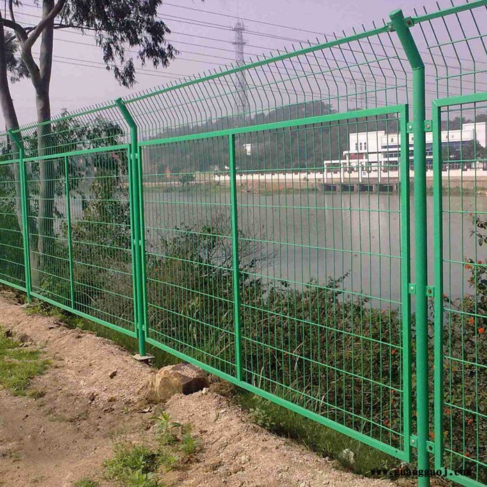 供应高速公路护栏网  围栏  隔离栅  养殖场护栏网   圈地护栏网  框架护栏网   围栏网图4