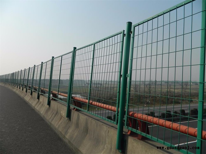 朋英 **高速公路框架安全防护栏道路隔离栏护栏网图2