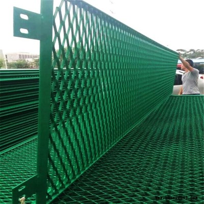朋英 高速公路护栏网 高速公路浸塑防护网 安平护栏网厂家