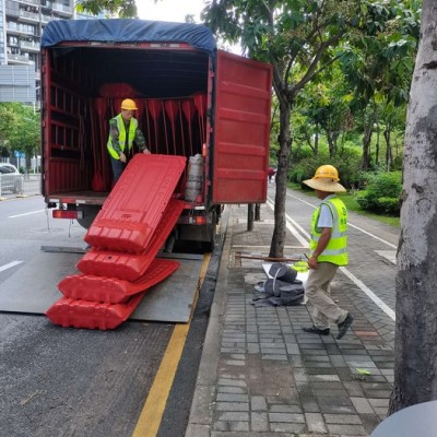 深圳南山水马护栏高水马围栏交通隔离塑料护栏厂家