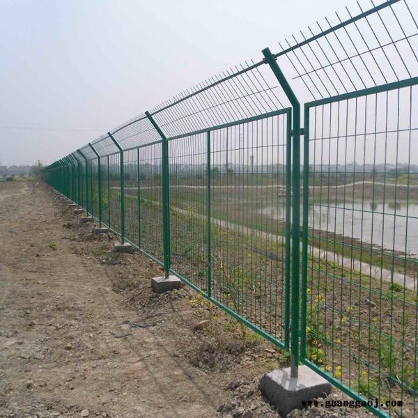 高速公路护栏网  高速隔离栅 高速公路隔离网 圈山护栏网图2