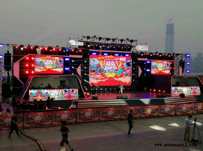 AOUSON SM-802户外舞台音响扩声系统方案 北京舞台音响 荣锋音响 户外舞台音响灯光方案设计 设备布置和安装图2