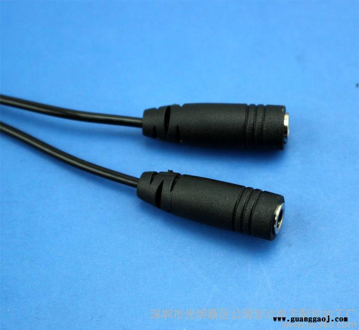 **一分二情侣音频线 3.5一分二音频分线器 二合一耳机耳麦转接线