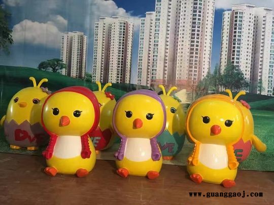 鸡年卡通雕塑公仔制作工厂玻璃钢鸡年卡通形象图1