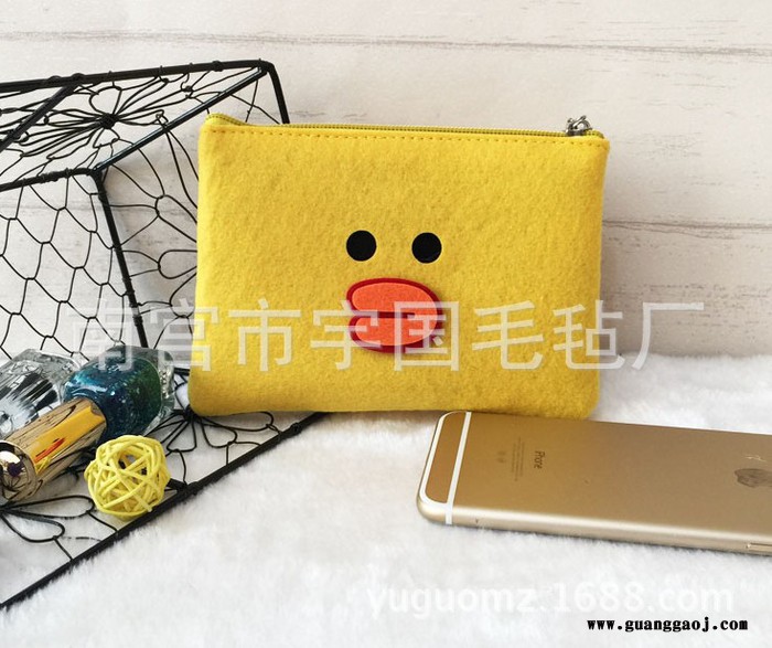 新款卡通动物毛毡化妆包 女士零钱包 毛毡布创意表情包 定制图5