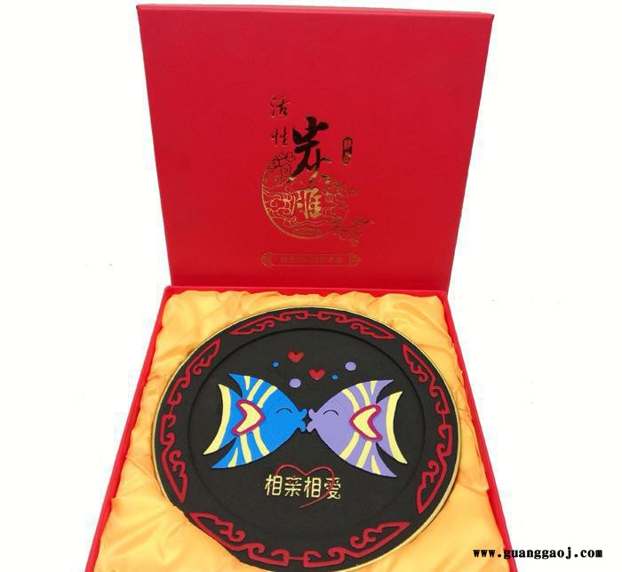 炭雕婚庆礼品 相亲相爱圆盘摆件工艺礼品 创意礼品 活性碳雕礼图2