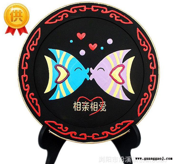 炭雕婚庆礼品 相亲相爱圆盘摆件工艺礼品 创意礼品 活性碳雕礼图1