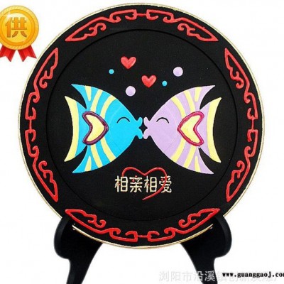炭雕婚庆礼品 相亲相爱圆盘摆件工艺礼品 创意礼品 活性碳雕礼