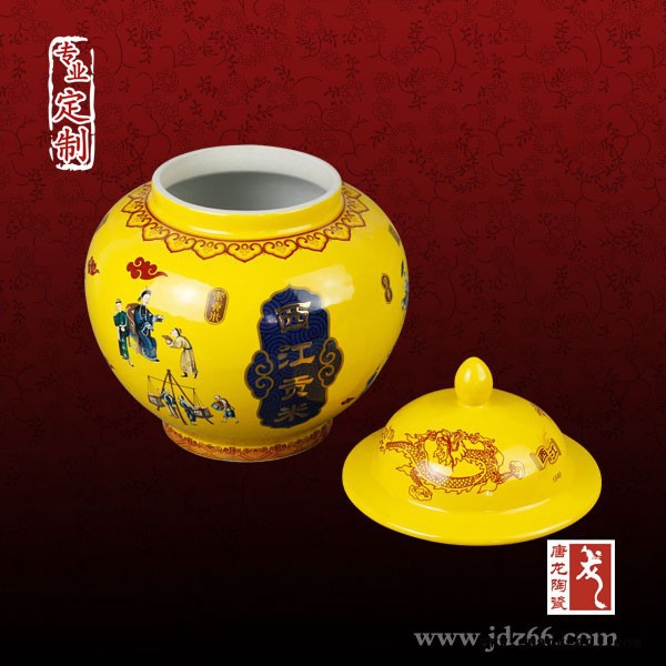 专业定制茶叶罐厂家   五一陶瓷礼品 供应红釉金牡丹园形茶叶罐 中国红图1