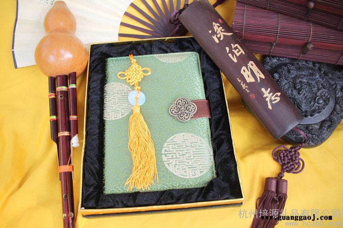 供应丝绸类创意礼品  商务礼品 会议礼品 办公礼品---丝绸笔记本