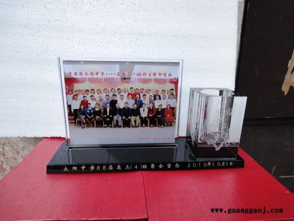 内蒙古包头市水晶纪念品定制单位领导退休纪念品公司会议纪念品银行活动纪念品图1