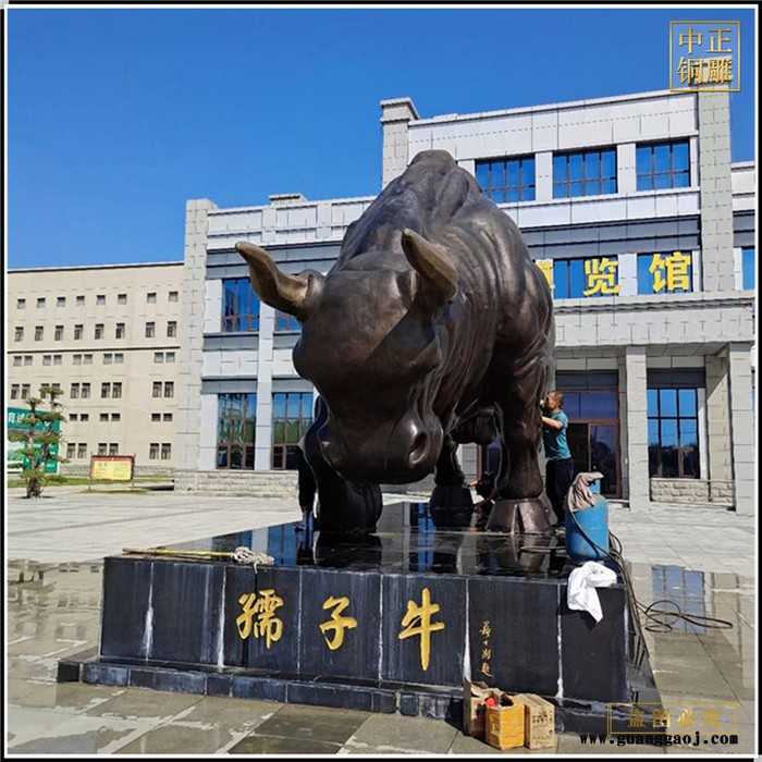 中正铜雕 铸造室内黄铜牛雕塑价格家居客厅牛转乾坤装饰摆设神牛铜雕图2