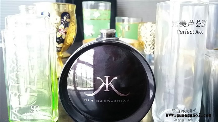 广州天脉玻璃油墨，22年油墨印刷经验，专注**环保油墨和丝印油墨，专业技术团队和服务支持图2