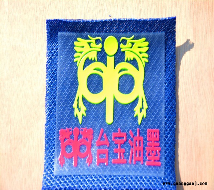 台宝牌推荐WLT-030水性立体金油 起厚度快 牢固度强 耐弯曲 **耐水洗图3