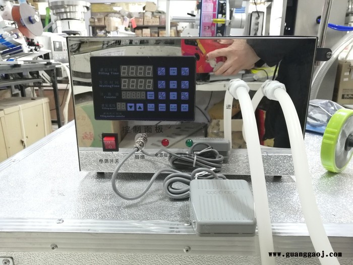 小型液体定量灌装机 小型酒水分装机 清洗液小型灌装机图3