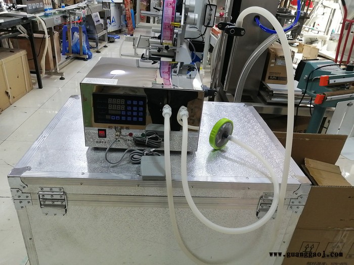 小型液体定量灌装机 小型酒水分装机 清洗液小型灌装机图1