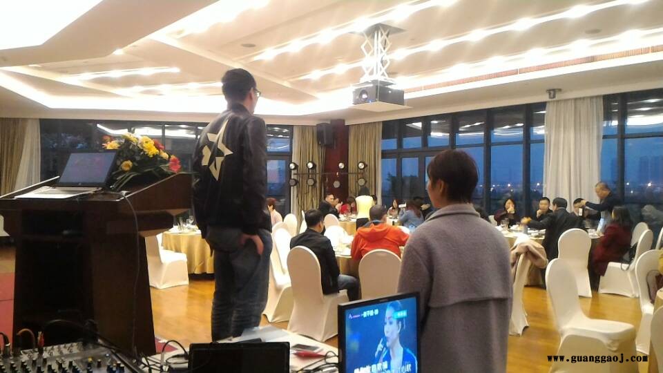 南宁投影机租赁南宁舞台泡泡机出租灯光音响租赁