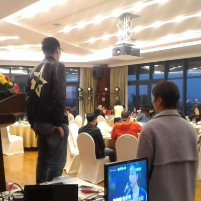 南宁投影机租赁南宁舞台泡泡机出租灯光音响租赁