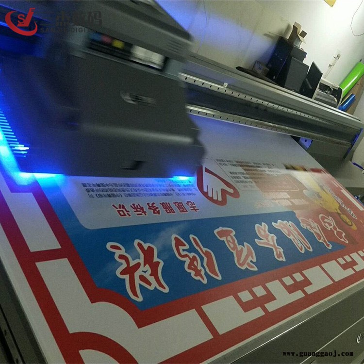广州雪弗板标牌uv数码喷绘机 亚克力灯箱3d打印机 pvc塑料广告牌uv喷墨印刷机工厂图2