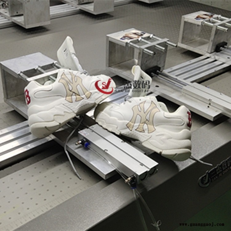 成都成品鞋子3D印花机 鞋侧面高落差uv喷绘机图2