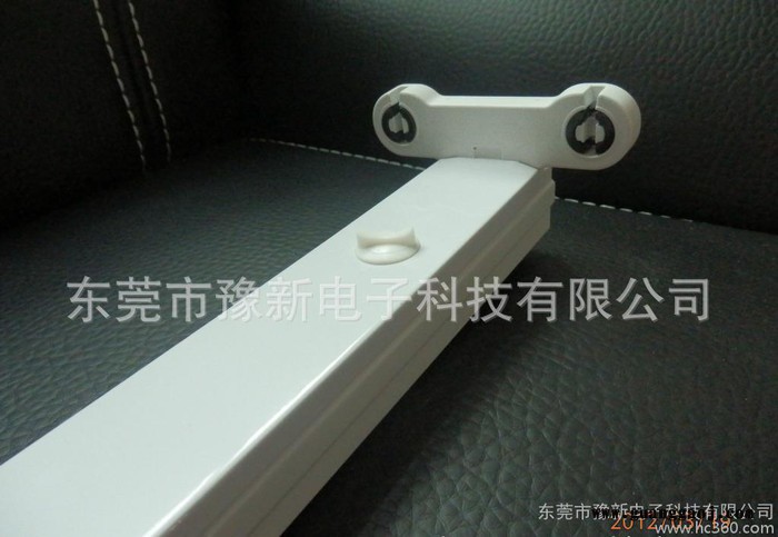 LED灯管支架 T8双管支架 双支铁支架图1