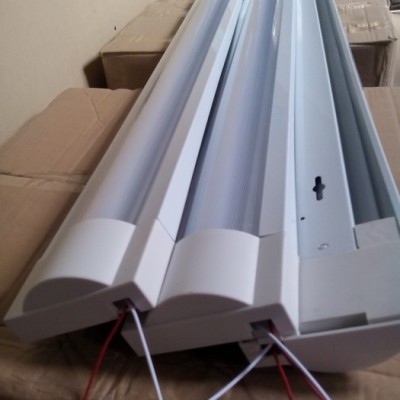 低价直销T8双管防尘支架灯，LED布线，质量保证