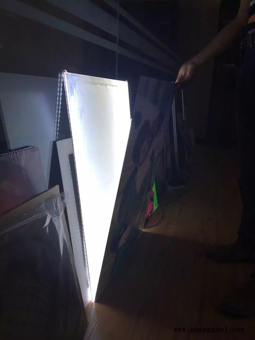 卓特3D 立体光栅板供应3D光学导光板一次性成型不怕指纹3D广告画、裸眼3D板、立体加变画、3D立体画、3D光栅板图5