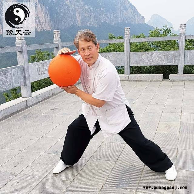 厂家批发  高回弹橙色球 豫天云 行功太极球 健身软体太极球 养生球  舞台表演弹性球 实心球