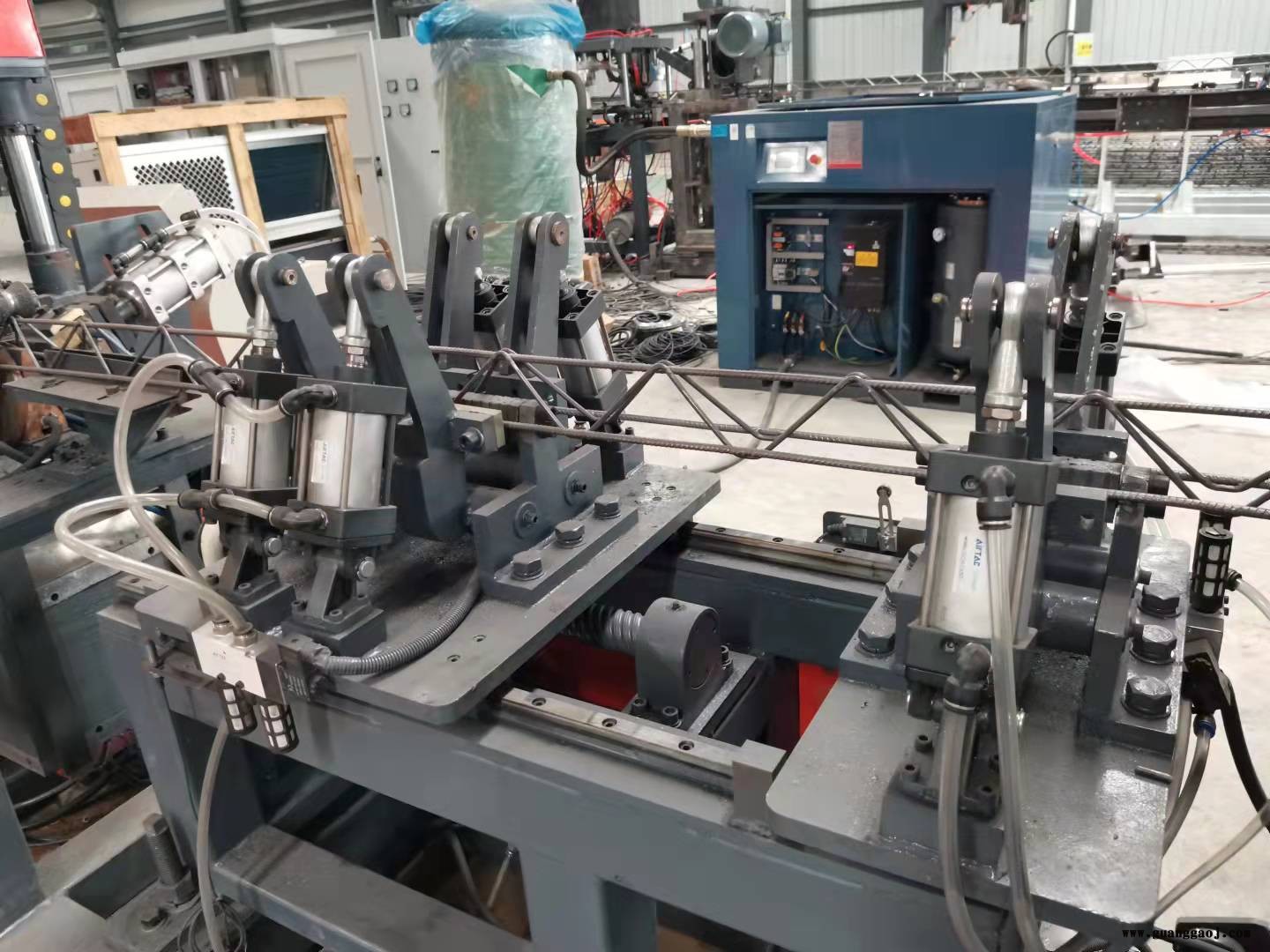 钢筋桁架楼承板生产线、PC钢筋桁架生产线、山东时光、SGHJ-100、桁架楼承板设备、钢筋桁架机 、桁架机、桁架设备图2