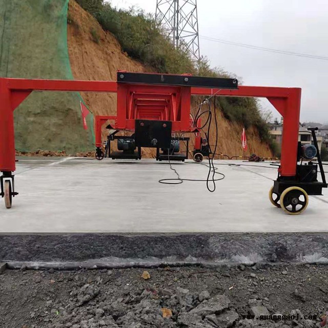 路邦机械热销悬轨式刻纹机 桁架混凝土路面刻纹机   大型轨式水泥路面刻纹机图4