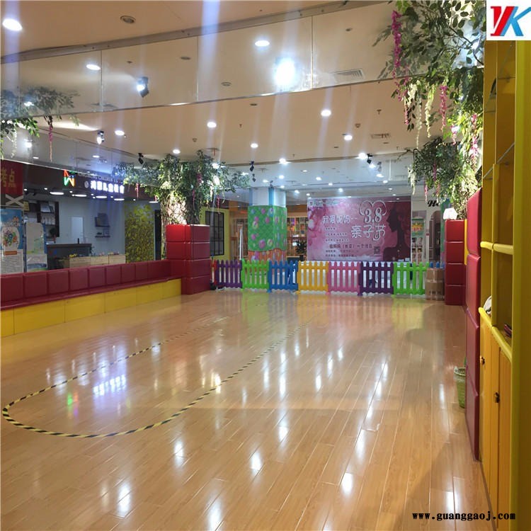 艺科体育供应 篮球馆木地板品牌 运动木地板价格 舞台木地板价格图1