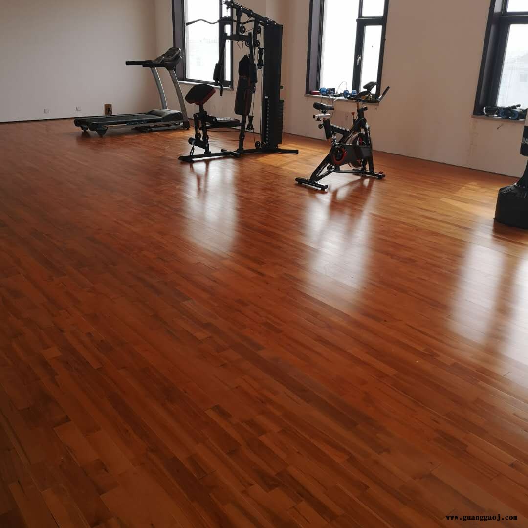睿聪羽毛球馆木地板的安装方式 运动地板厂家  篮球馆木地板  舞台实木地板图2