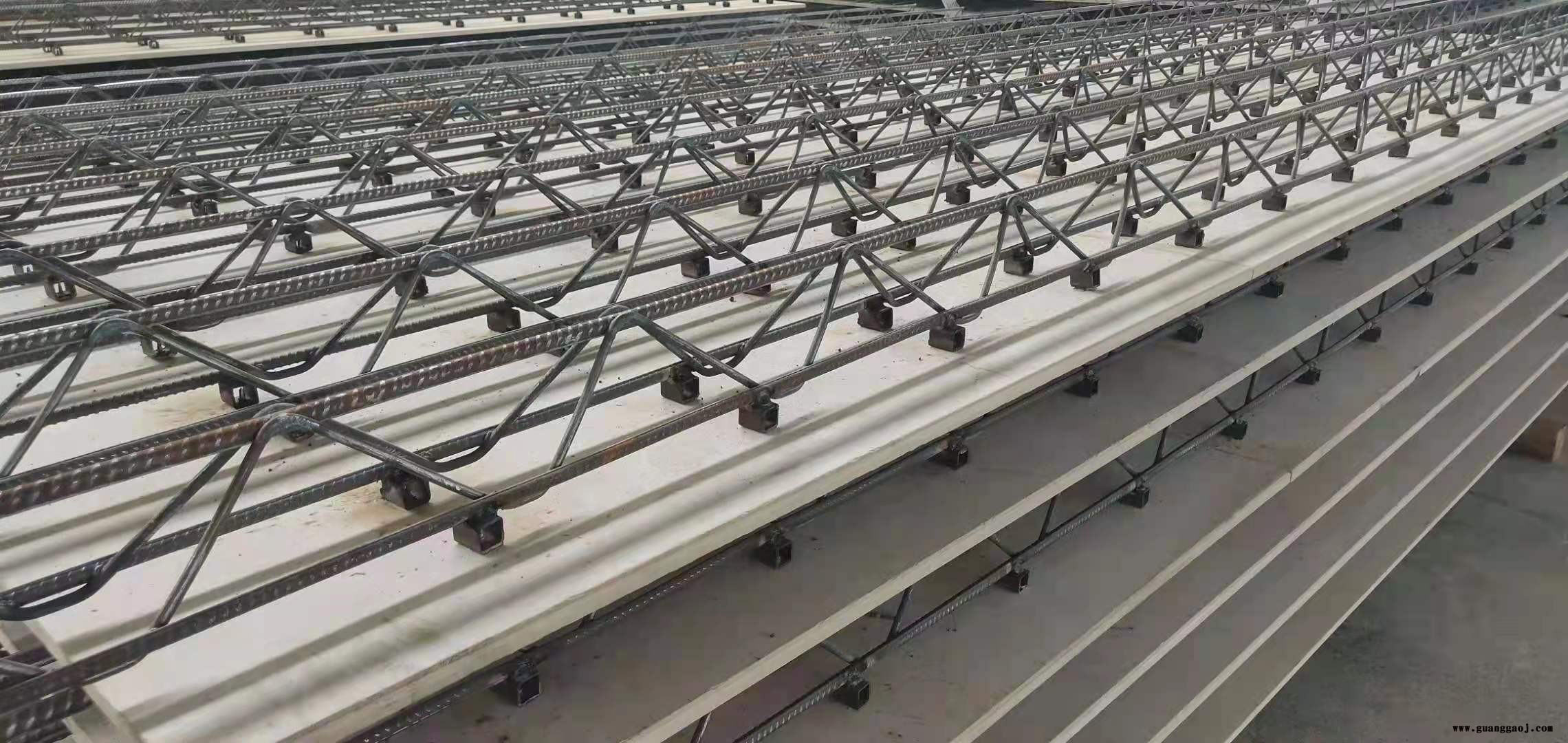 河南做PC叠合板桁架机设备图1