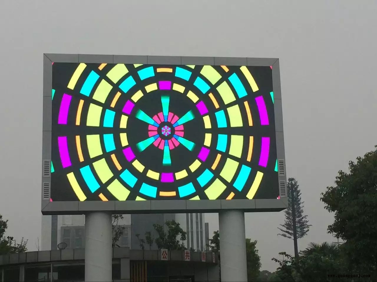 P10彩色led显示屏 欧辰  P10高亮LED显示屏 LED全彩显示屏图5