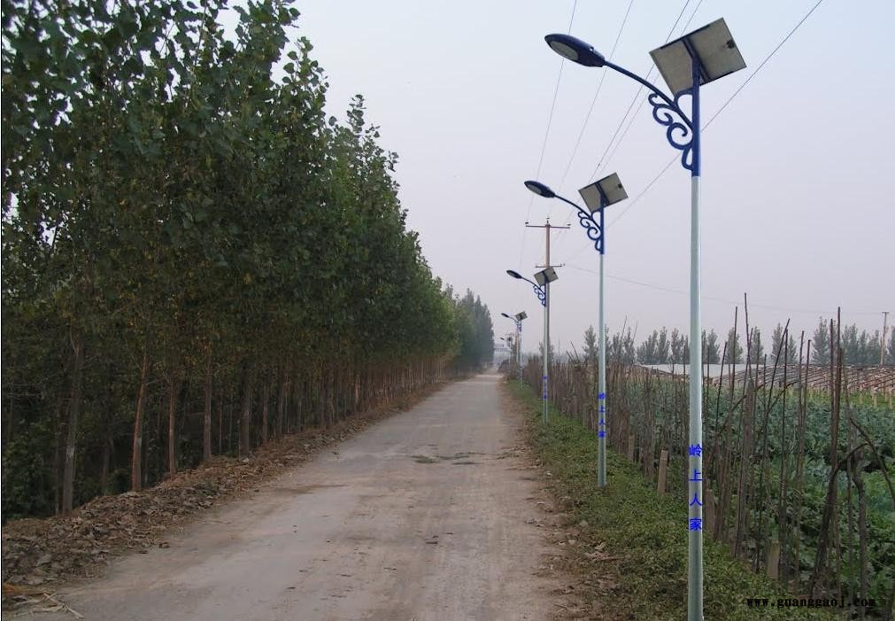 安徽淮北100瓦球场投光灯太阳能路灯厂家学校用图3