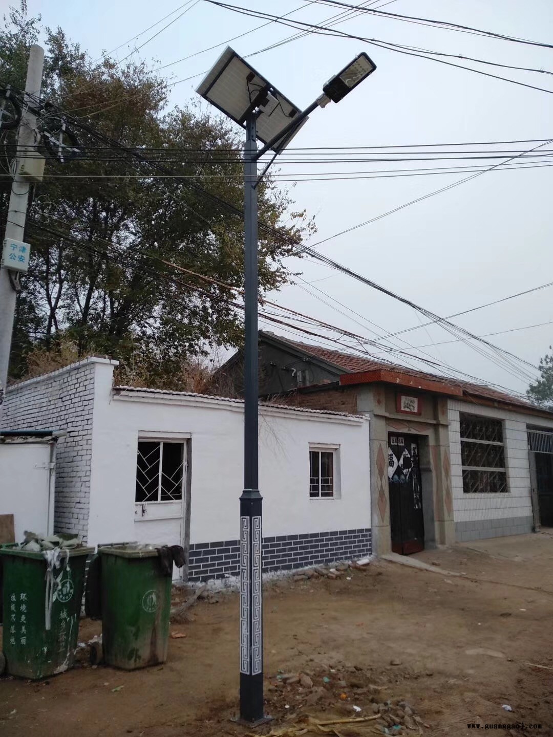 甘肃甘南100瓦球场投光灯太阳能路灯厂家道路用图2