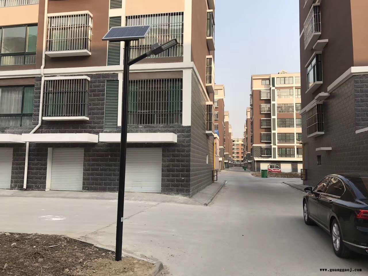 山西吕梁100瓦球场投光灯太阳能路灯厂家7米宽马路用图6