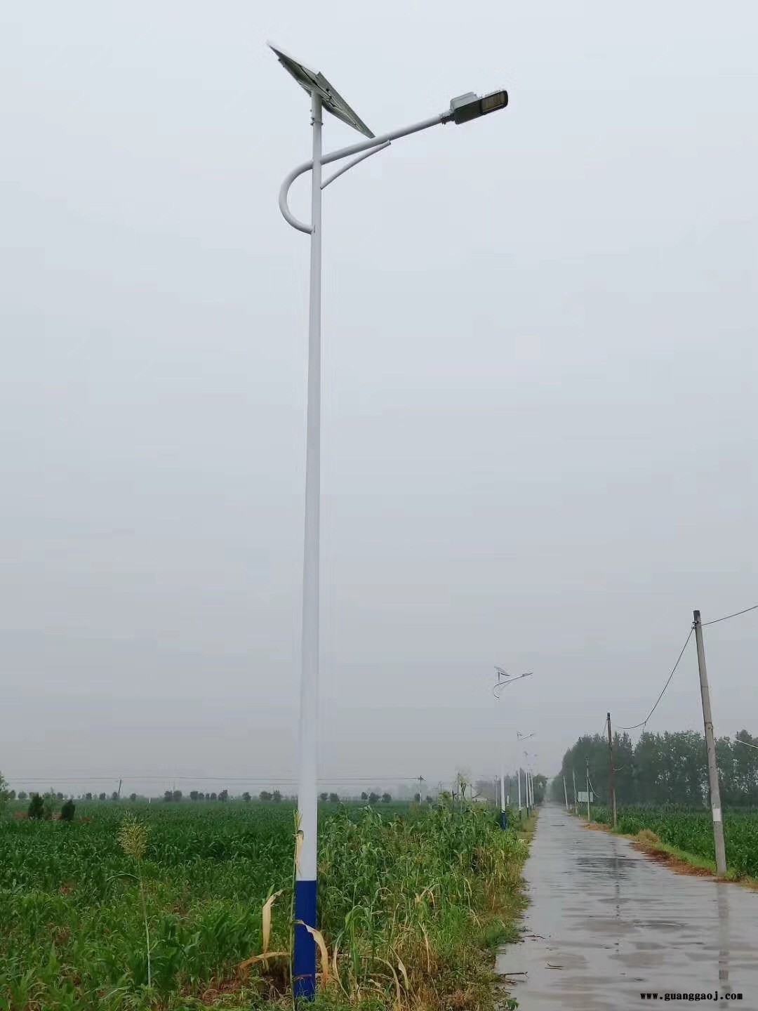 山西临汾100瓦球场投光灯太阳能路灯厂家厂区用图5